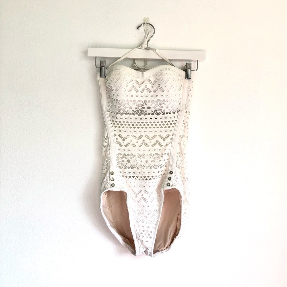 Robin Piccone Penelope White Crochet One Piece Swimsuit Size 6 Boho Floral